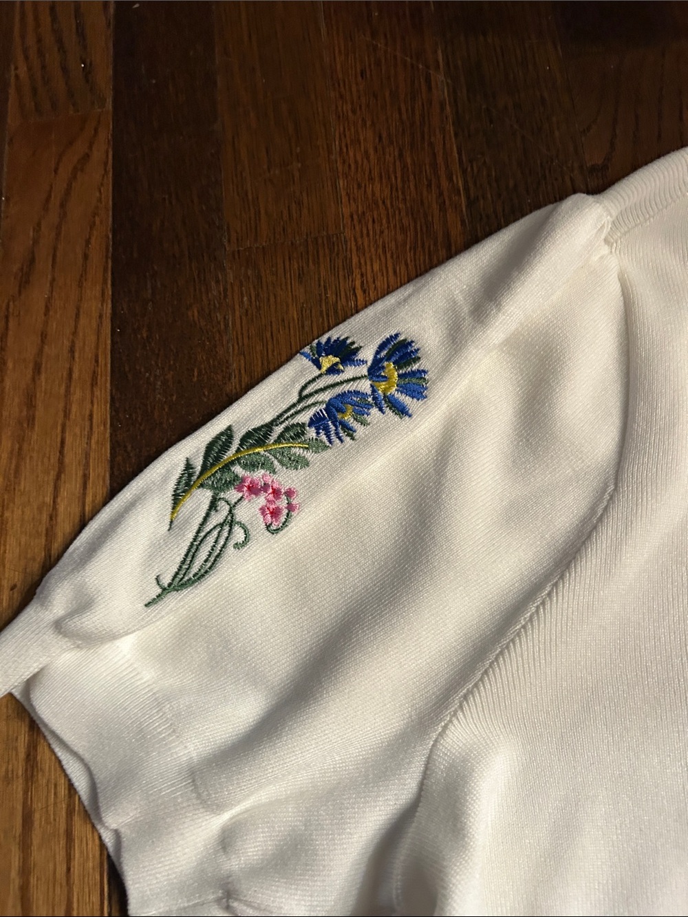 Free Assembly White Floral Embroidered Short-Sleeve Cardigan - Picture 4 of 16